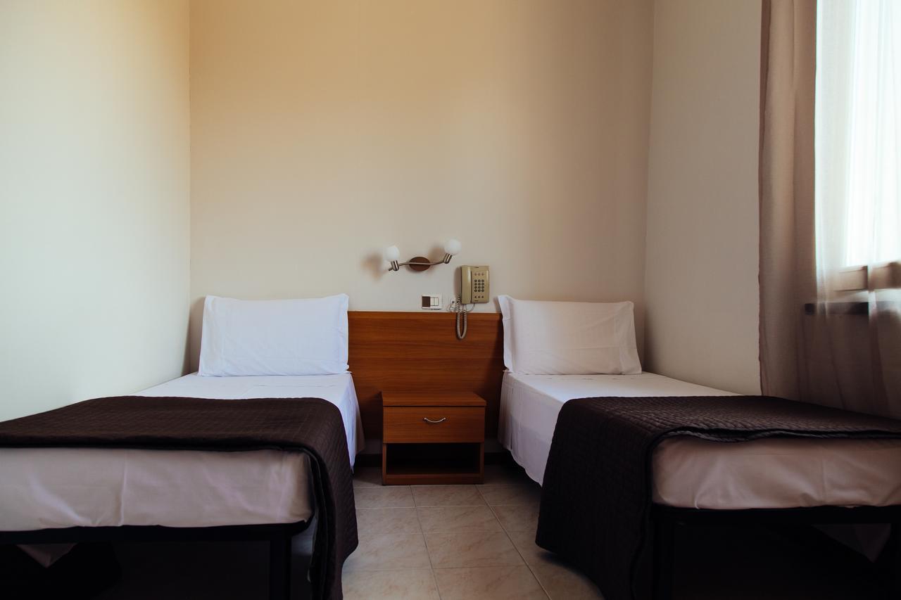 Albergo Soliani Fabbrico Esterno foto